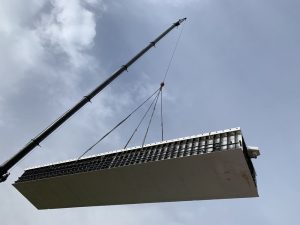 Einsetzen mit dem Kran